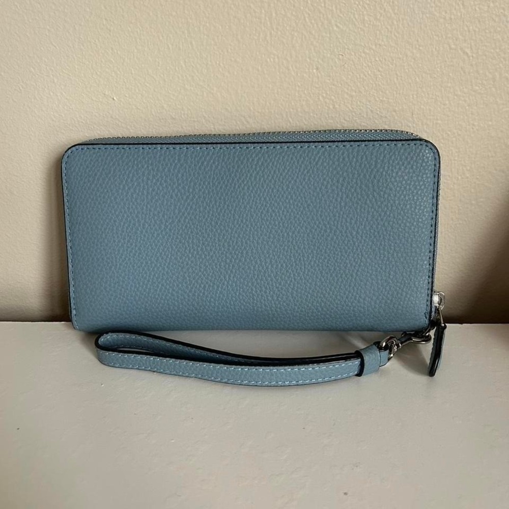 Coach Accordion Zip Light Blue Pebbled Leather Wristlet Wallet Excellent - Picture 2 of 4